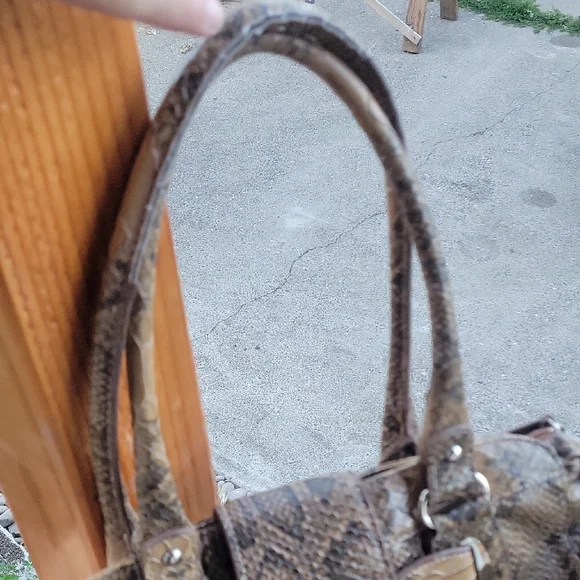 Sag Harbor Brown and Tan Shoulder Bag with Exotic Snake Skin Pattern. Attractive - Picture 10 of 10